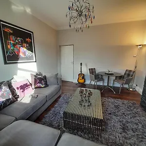 https://spacious-apartment-in-the-heart-of-lytham.hotelsin-chester.com